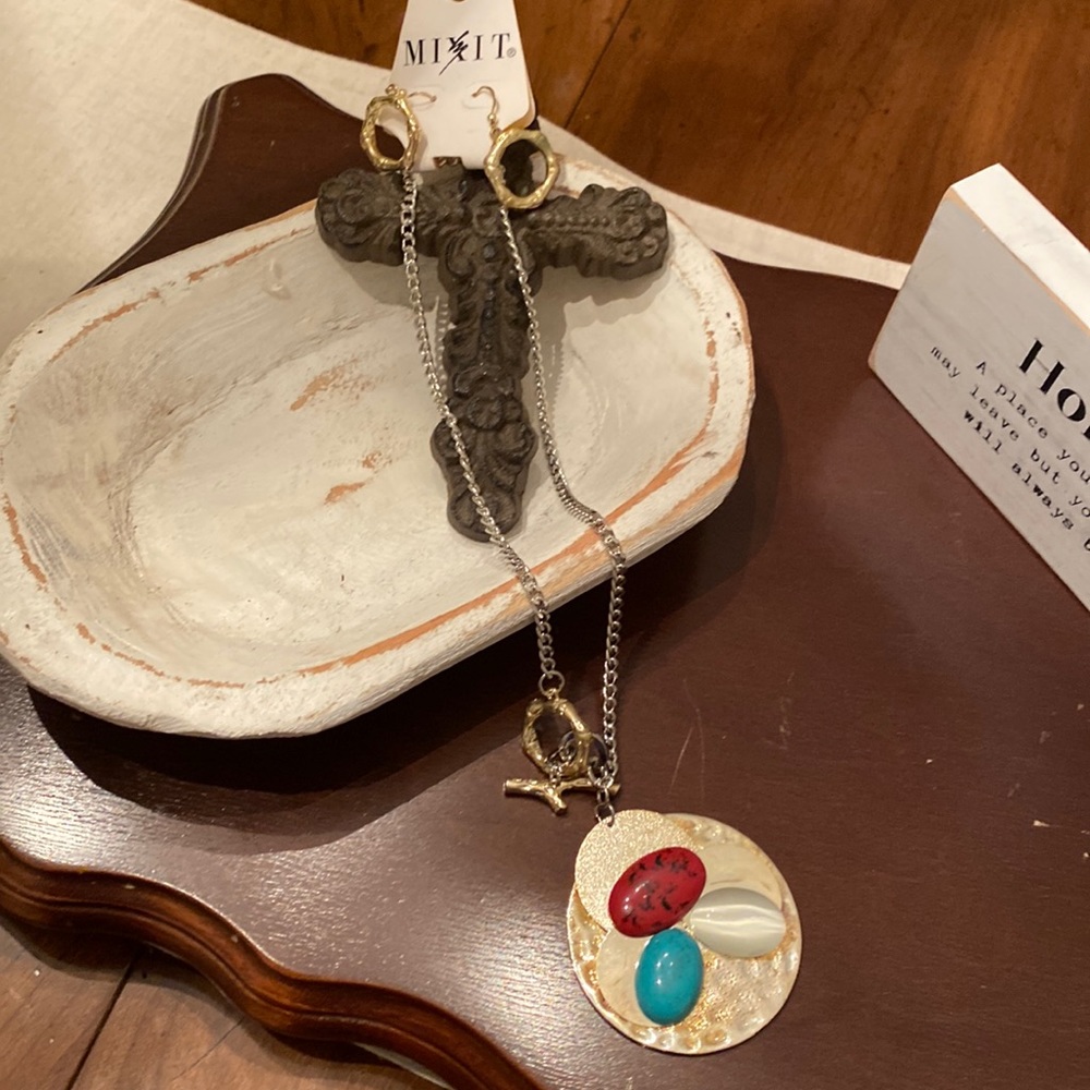 Unique Mi It Costume necklace with earrings